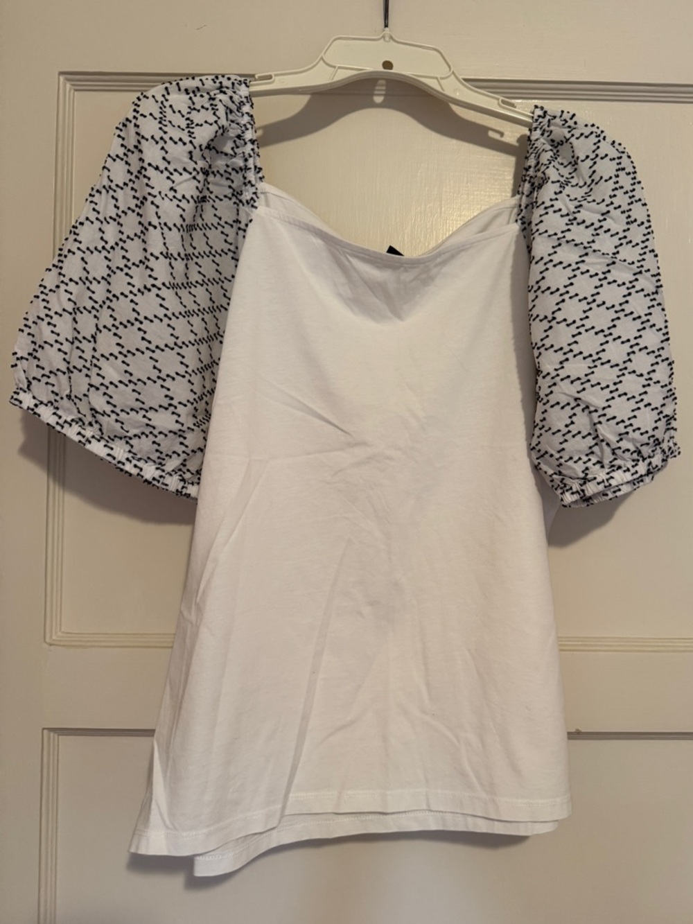 Ann Taylor White Top with Puff Patterned Sleeves, size L